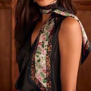 CAbi Simone Scarf